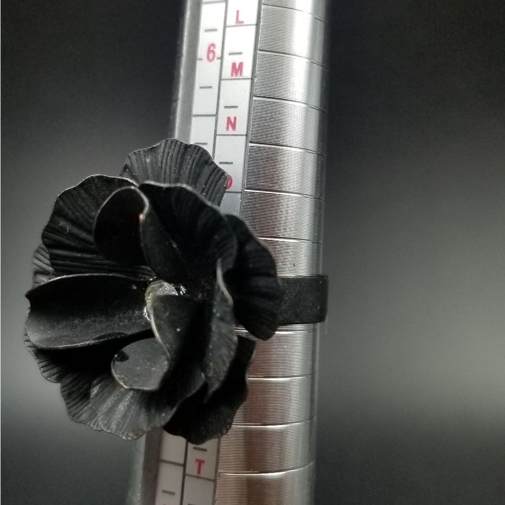 Cryptic black rose ring size 8. R128 - Picture 4 of 4